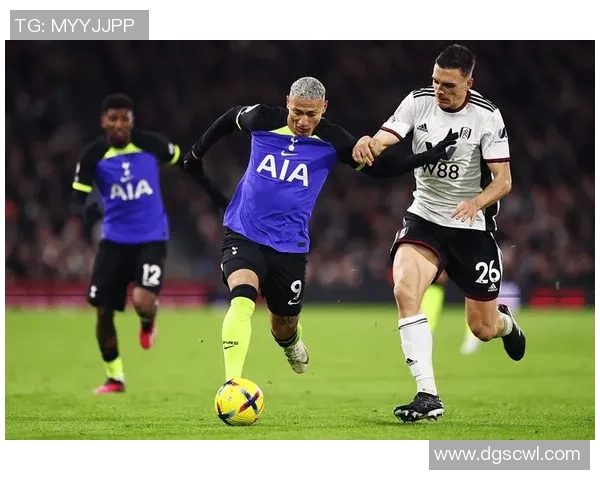 年轻稳重的足球明星如何在赛场上展现自我魅力与领导力 年轻稳重的足球明星如何在赛场上展现自我魅力与领导力