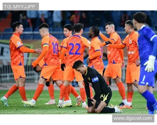 足球明星腿部受伤瞬间视频曝光引发球迷热议与担忧 足球明星腿部受伤瞬间视频曝光引发球迷热议与担忧